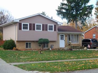 913 Hollywood Dr, Elyria, OH 44035