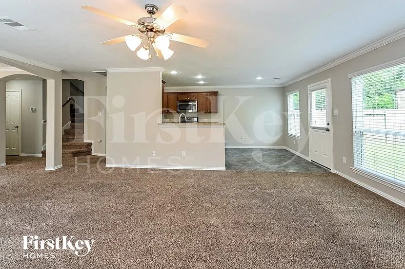 3 bed, 2.5 bath, 2148 sqft, $2,065 — Photo 3
