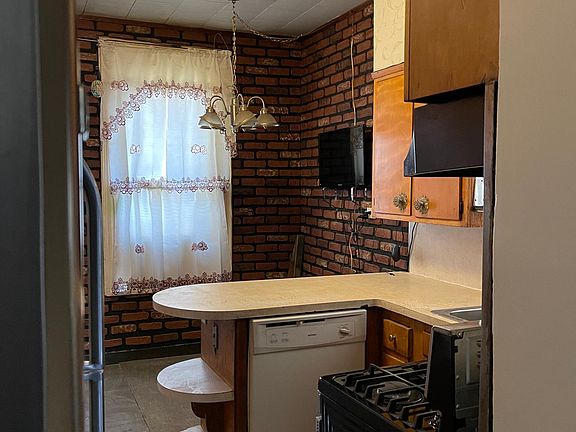 2nd image of 2339 Quimby Ave #1A