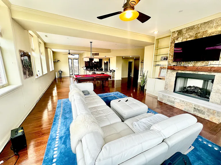 2105 N Meridian St #301 — Photo 8
