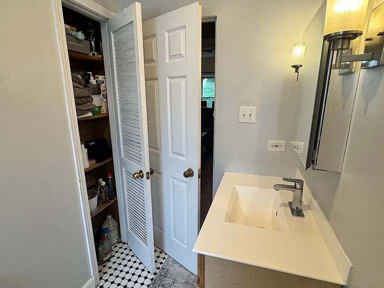613 W Arlington Pl — Photo 18