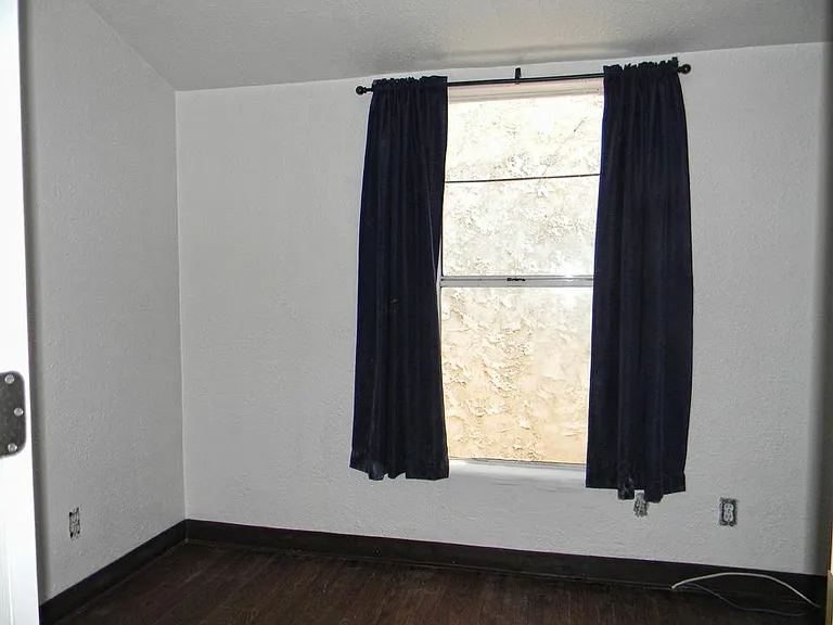 1827 Gardenia Ave #B — Photo 10