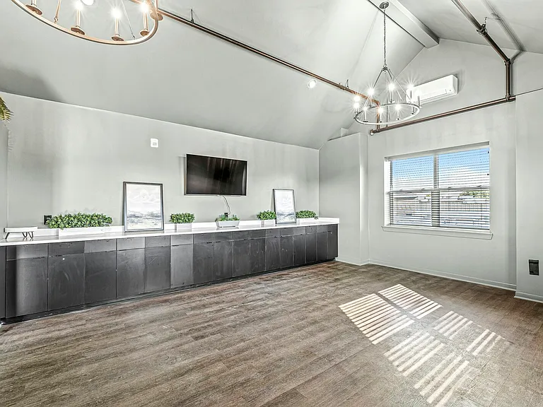 230 N 10th St #130 — Photo 3