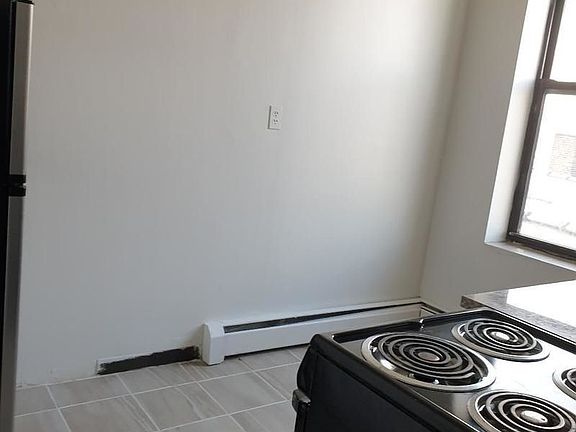 2nd image of 28-02 Crescent St #4B