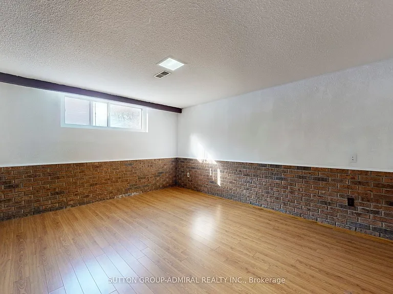 129 Crestwood Rd #BASEMENT — Photo 19