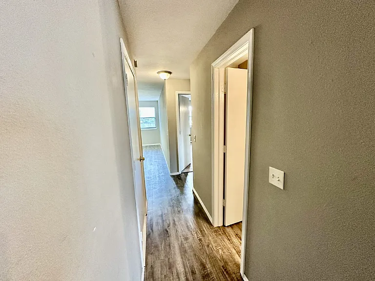 2437 W Gum St — Photo 5