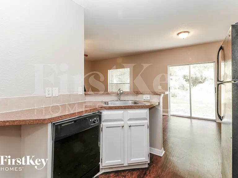 2849 Peake St — Photo 7