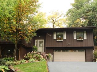 1512 Valley Dr, Burnsville, MN 55337