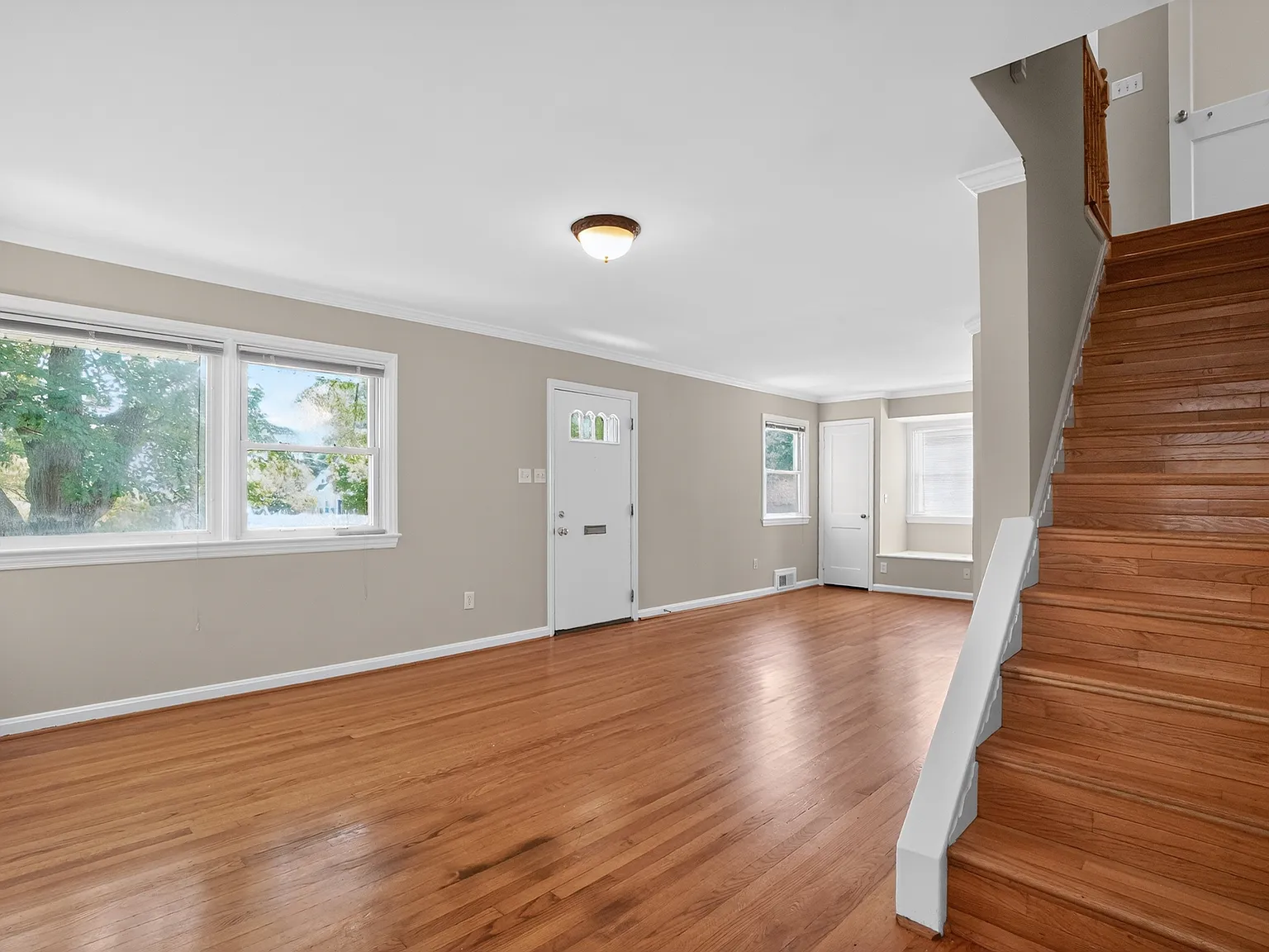 3 bed, 1080 sqft, $2,900 — Photo 2