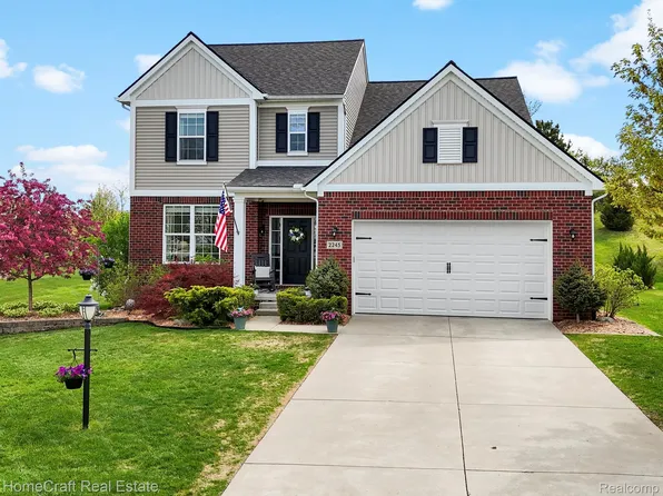 2245 Kenan Dr, Wixom, MI 48393