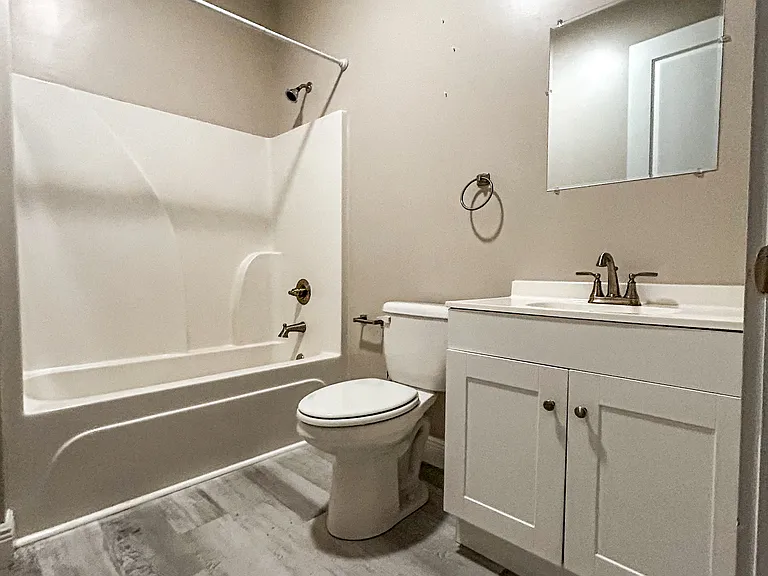 902 Howard Ave #12 — Photo 4
