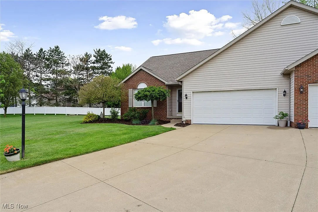 10382 Sudbury Cir NW photo 1