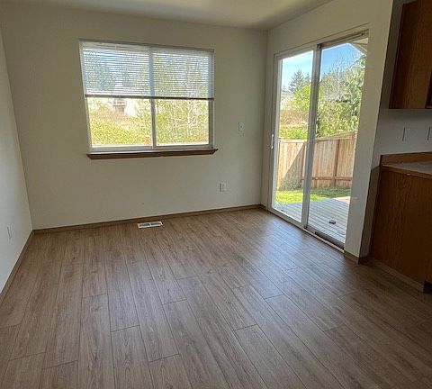5th image of 10427 60th Ave NE