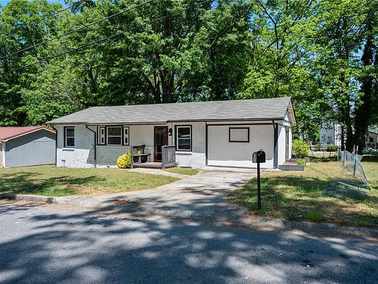 100 Pine Cir — Photo 3