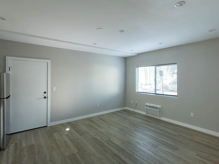4270 W 4th St #16 — Photo 4
