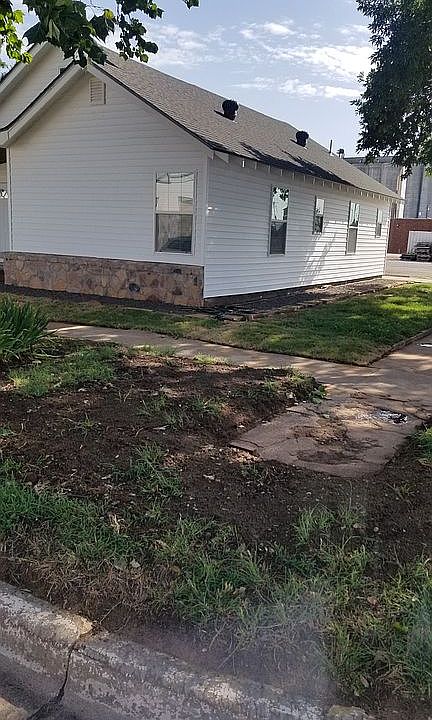 1st image of 211 N Avenue C