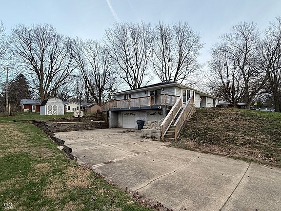 5th image of 2226 Lake Dr