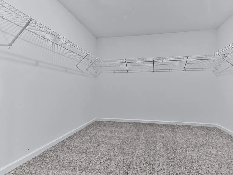 611 Elwick Ln — Photo 32