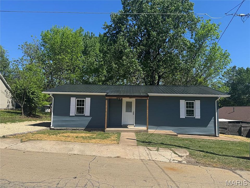 1st image of 718 Blue St
