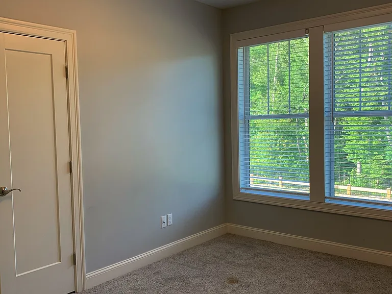 501 Edgewater Cir #G — Photo 3