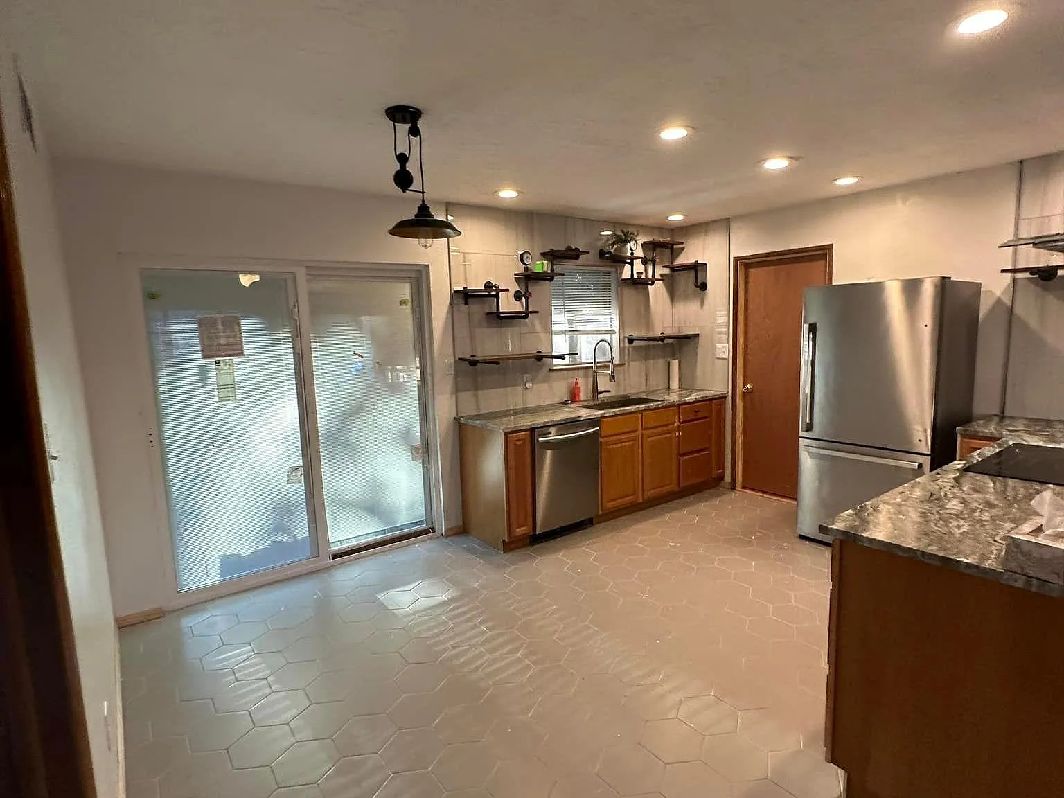228 S Mercedes Dr — Photo 2