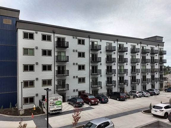 3rd image of 3815 Elwood Ave #212