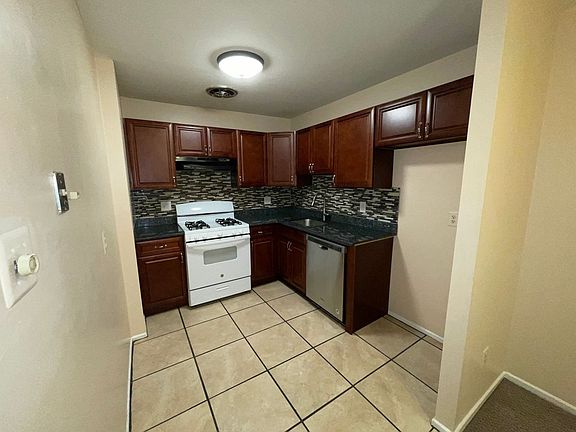 5th image of 2830 Saxton Rd #B