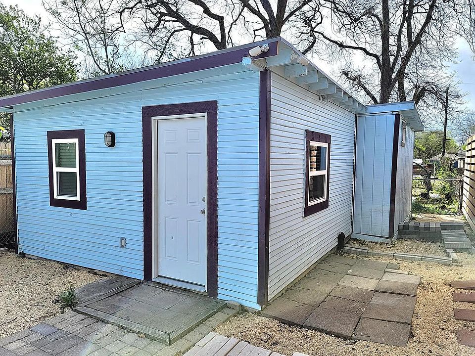 1st image of 1526 E Crockett St #B