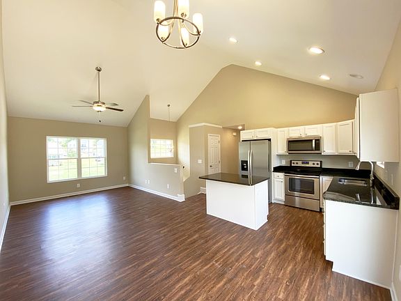 2nd image of 940 Lona Ln