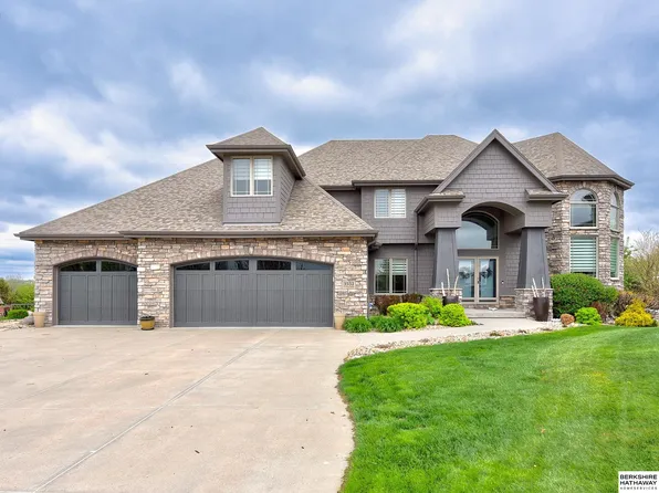 3552 S 203rd Cir, Omaha, NE 68130