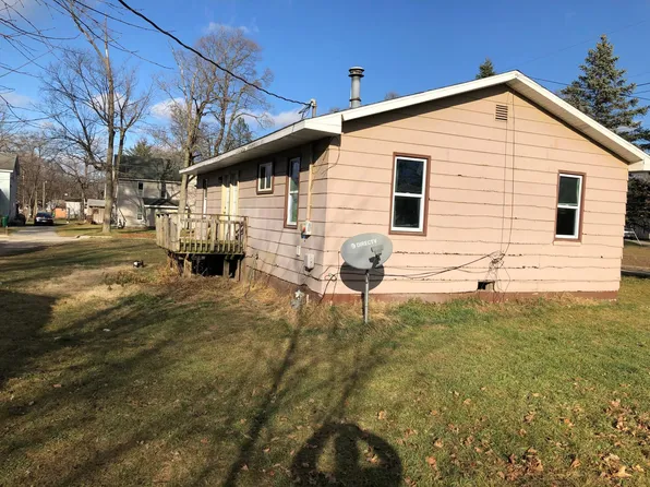 202 S Lowe St, Dowagiac, MI 49047