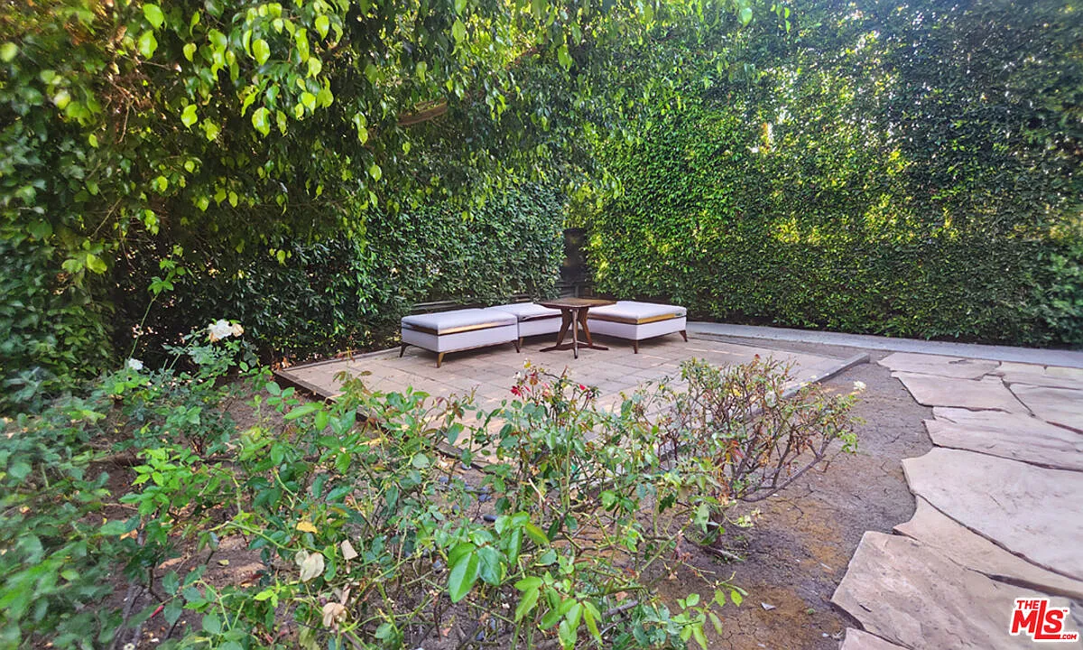2 bed, 1.0 bath, 1000 sqft, $2,950 — Photo 3