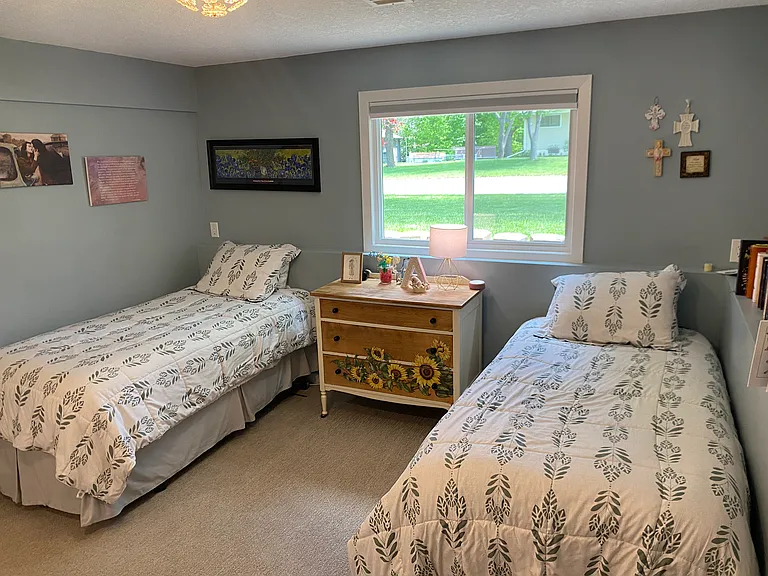Downstairs right bedroom, big enough for sharing!