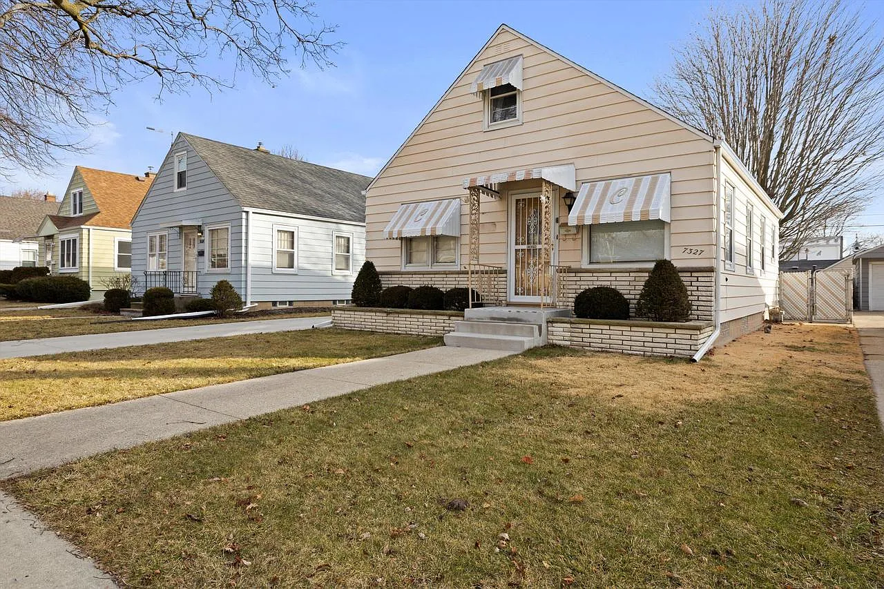 7327 43rd AVENUE photo 1