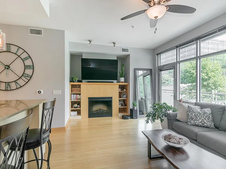 309 W Washington Ave #213 — Photo 21
