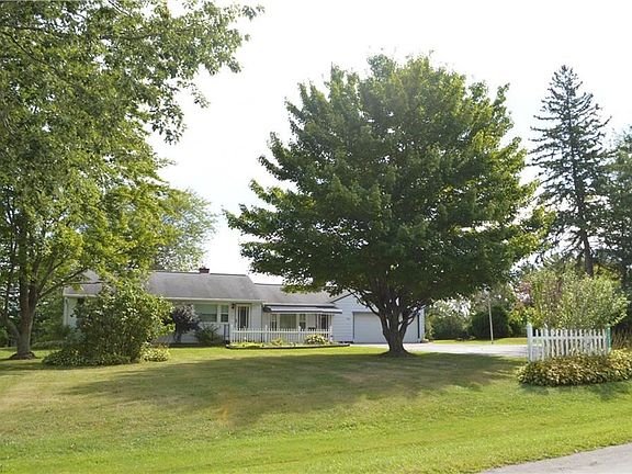 2nd image of 14921 Crestwood Dr