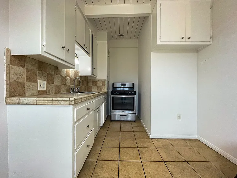 14830 Chadron Ave — Photo 19