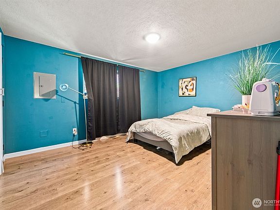 4th image of 413 SW 305th Street