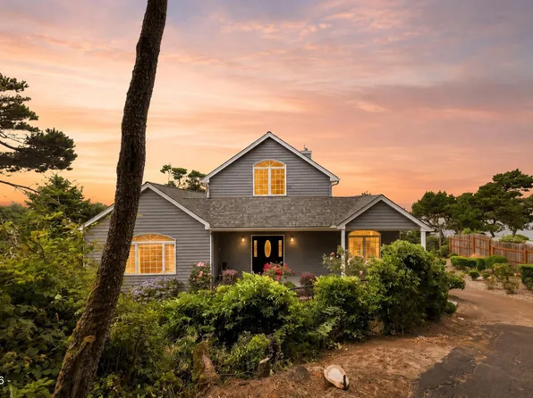 6988 NW Pacific Coast Hwy, Seal Rock, OR 97376