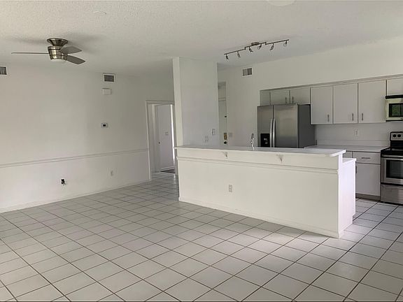 3rd image of 8073 Aberdeen Dr APT 101
