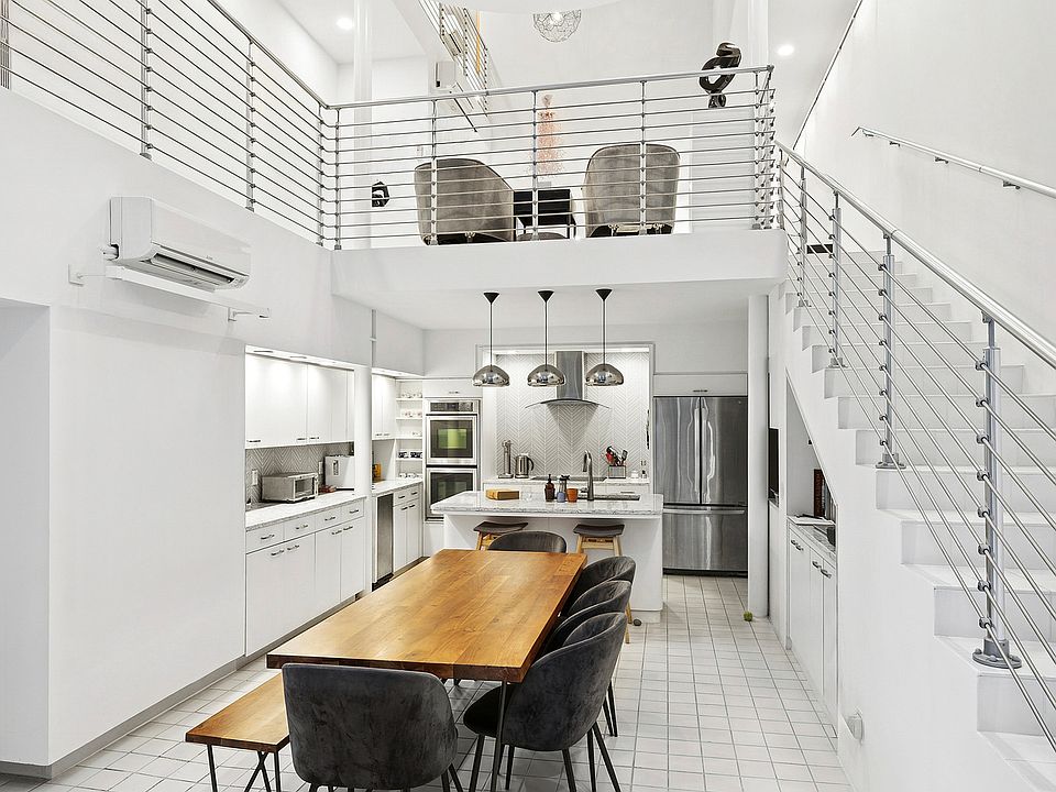 1st image of 22 E 81st St #1