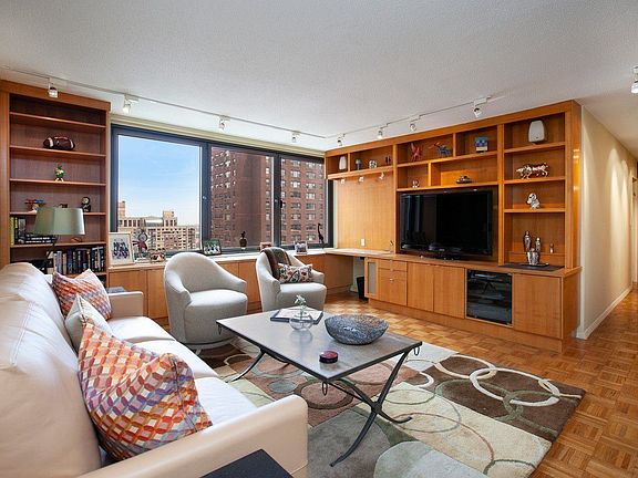 4th image of 1641 3rd Ave APT 33G