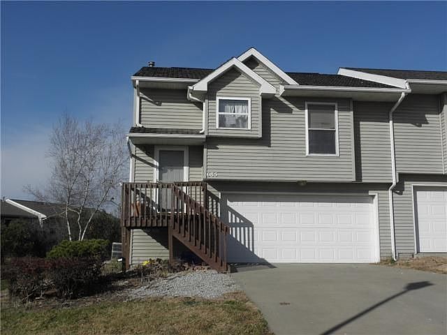 1st image of 685 Emily St