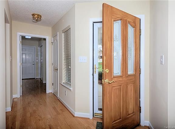 3rd image of 160 Ashwood Ln