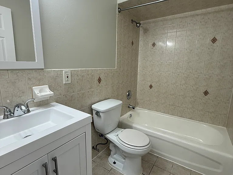 961 Bergen St #1L — Photo 4