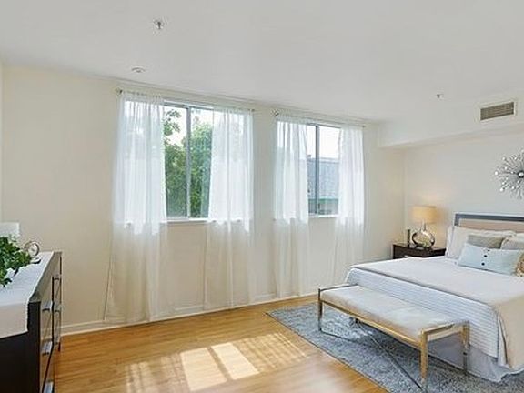 3rd image of 1222 S Westgate Ave APT 202
