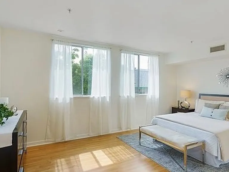 1222 S Westgate Ave #202 — Photo 3