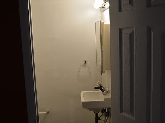 4th image of 122 N Broom St #Single