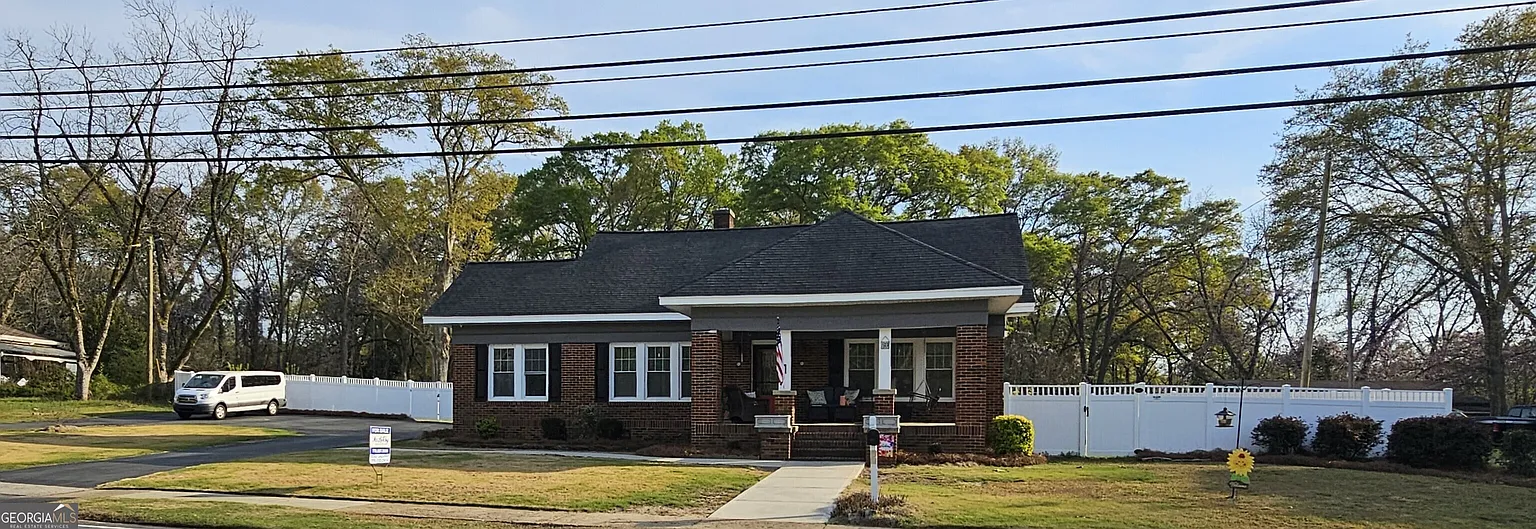 503 Forsyth St photo 1