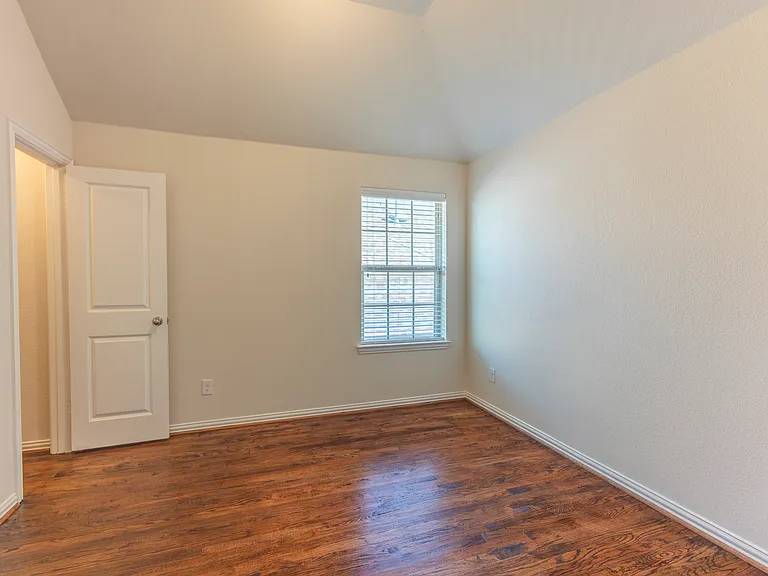 825 Warwick Blvd — Photo 43